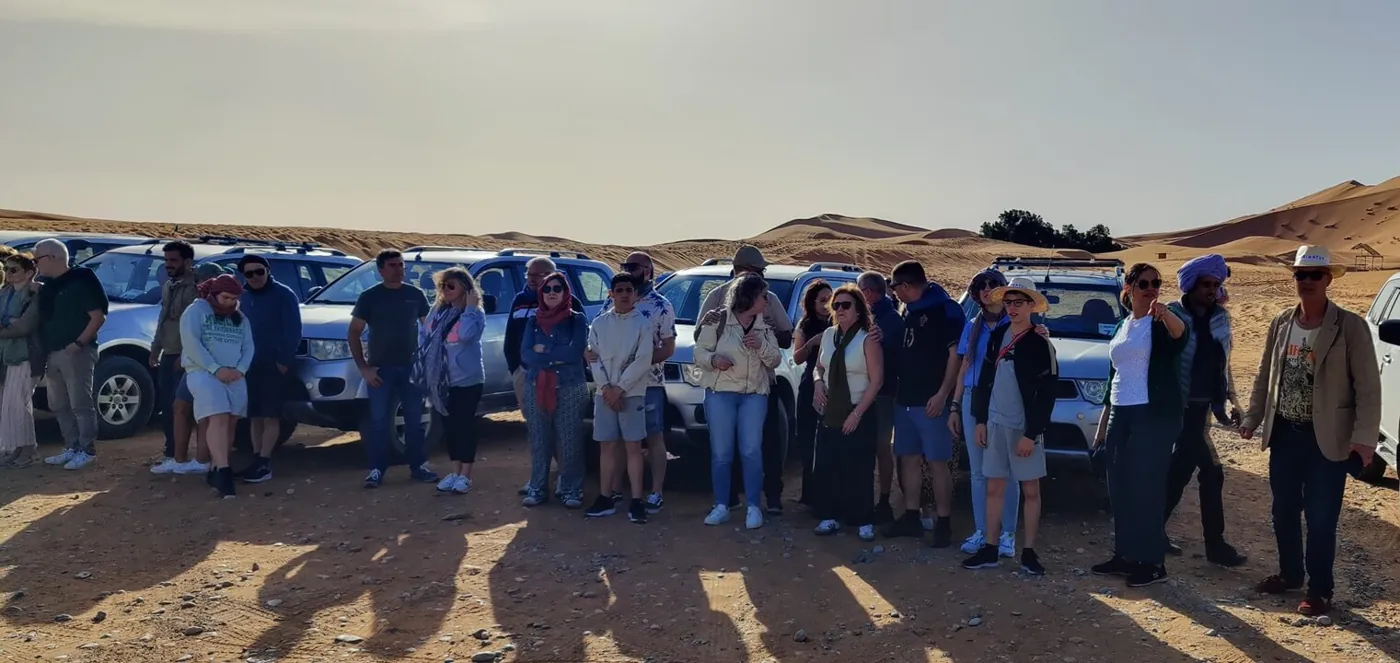 Group discovering the landscape of the Sahara
